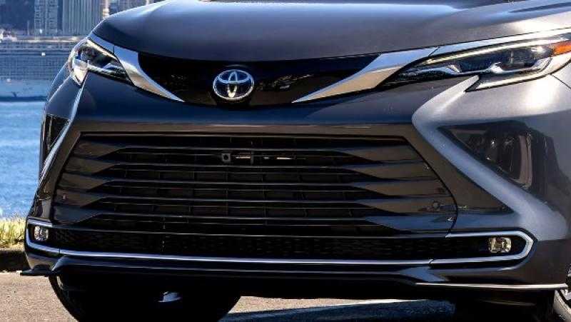 تويوتا تطلق ميني فان هجينة أكثر فخامة وأعلى سعرا بحلول 2026