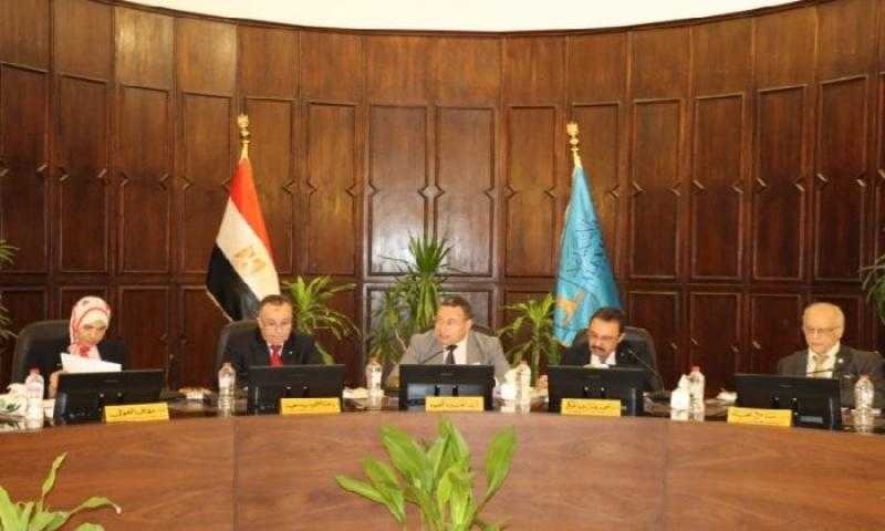جامعة الإسكندرية تناقش سبل دعم برامج الدرجات المزدوجة مع الجامعات الأجنبية