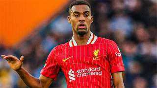 سلوت يؤكد جاهزية جرافينبرخ لمواجهة أستون فيلا