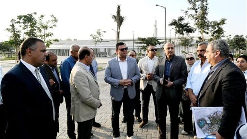 وزير الإسكان يجري جولة موسعة بمشروع حدائق تلال الفسطاط في القاهرة