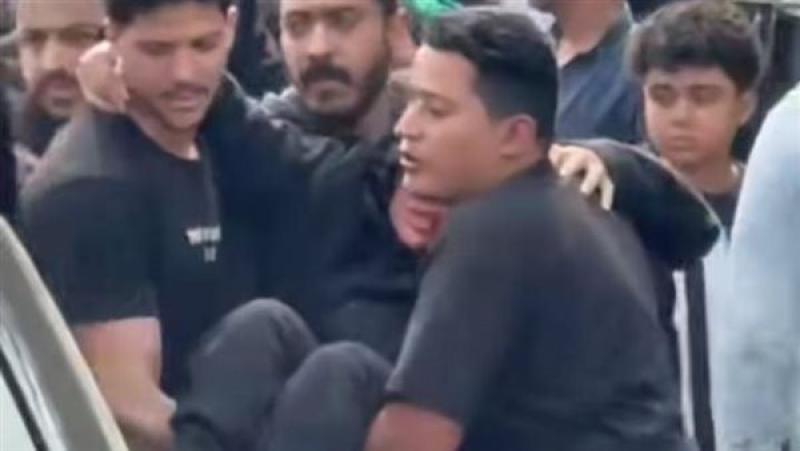 فقدت وعيها.. انهيار زوجة إسماعيل الليثي أثناء وداع جثمانه