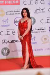 نور فخري تتألق على السجادة الحمراء في افتتاح مهرجان القاهرة السينمائي وتستعد لـ ”عرش سندريلا”