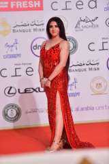 نور فخري تتألق على السجادة الحمراء في افتتاح مهرجان القاهرة السينمائي وتستعد لـ ”عرش سندريلا”