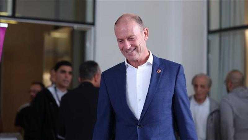 توروب يعود للقاهرة اليوم لقيادة تدريبات الأهلي