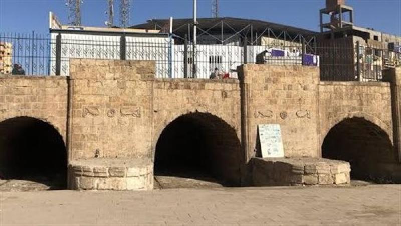محافظ أسيوط يتفقد قنطرة المجذوب الأثرية ويوجه بترميمها