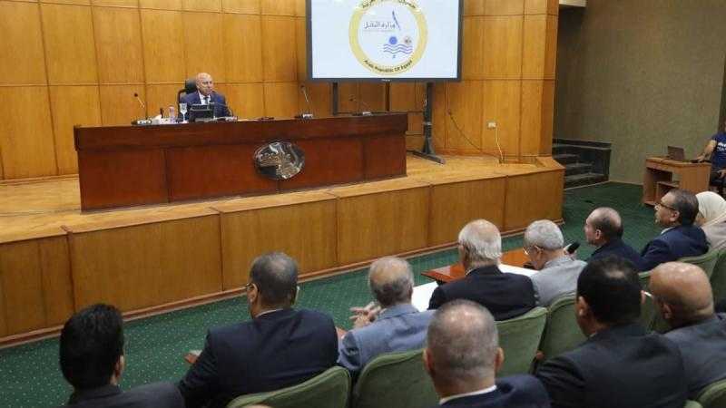 كامل الوزير يجتمع بممثلي 23 شركة لتصنيع الاتوبيسات ويناقش توطين السيارات بمصر