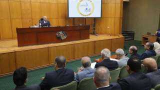 كامل الوزير يجتمع بممثلي 23 شركة لتصنيع الاتوبيسات ويناقش توطين السيارات بمصر