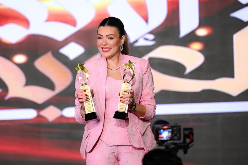 بالصور.. تكريم الإعلامية شريهان أبو الحسن كأفضل مذيعة منوعات عن برنامج ”ست ستات” في ملتقى التميز والإبداع