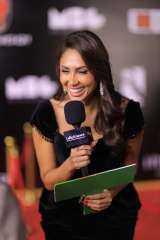 بالصور.. شمس الدراما المصرية إنجي كيوان تخطف الأنظار بإطلالة ملكية في مهرجان ”الأفضل 2025”