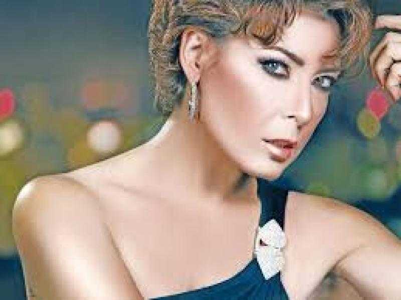 نوستالجيا التسعينات.. لقطات من التجهيز لـ حفل أنوشكا بـ ليلة رأس السنة