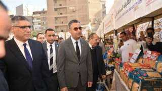 وزير التموين ومحافظ الجيزة يفتتحان سوق «اليوم الواحد» بشارع فيصل