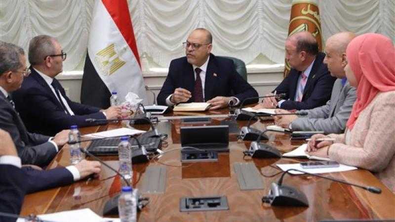 وزير العمل يلتقي وفدًا من مجلس إدارة غرفة صناعة الملابس والمفروشات