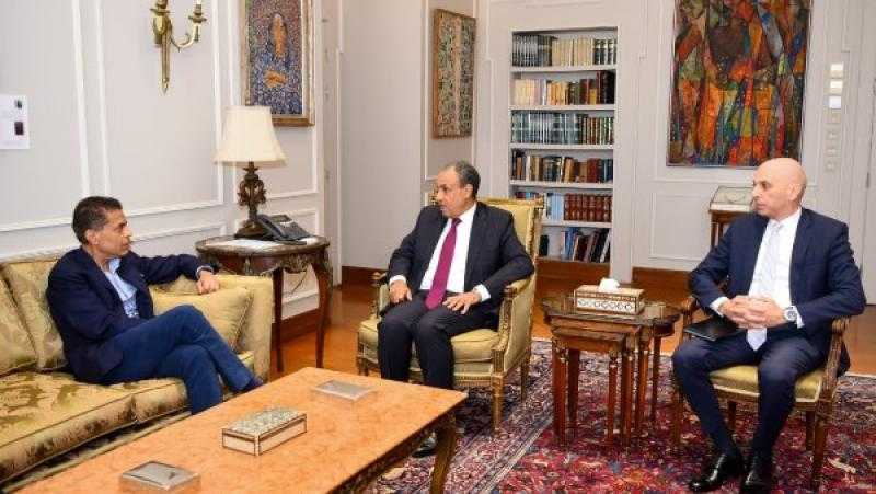 وزير الخارجية يطلع الإعلامي الأمريكي فريد زكريا على جهود مصر لتعزيز الاستقرار في المنطقة