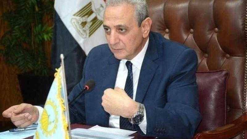 محافظ الغربية يشدد الرقابة الغذائية ويضبط كميات فاسدة حفاظاً على صحة المواطنين