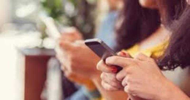 التحذير صار رسميًا.. هذه أمراض العيون الخفية الناتجة عن الإفراط في استخدام الهواتف الذكية