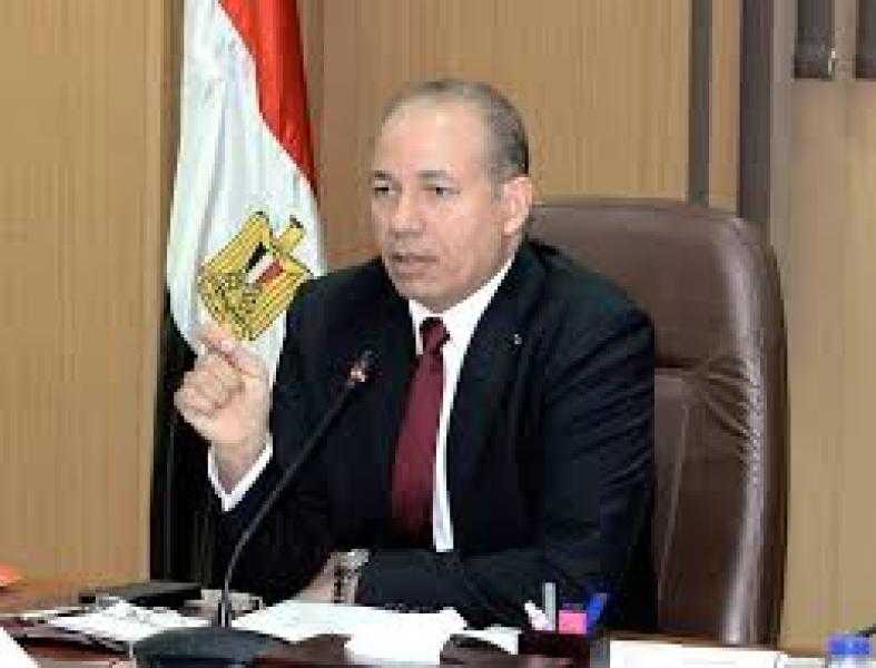 رئيس جامعة المنصورة يستعرض تقرير الحصاد السنوي لقطاع خدمة المجتمع وتنمية البيئة لعام 2025