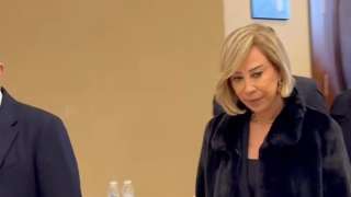 السيدة الأولى اللبنانية تقدم واجب العزاء لفيروز في رحيل نجلها هلي الرحباني السيدة الأولى اللبنانية تقدم واجب العزاء لفيروز في رحيل نجلها هلي الرحباني