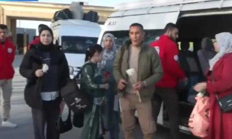 معبر رفح يستقبل المصابين الفلسطينيين خلال اليوم الثاني لفتح المعبر في الاتجاهين