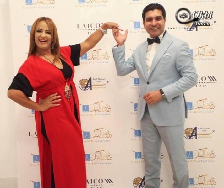 رئيس جمعية الأخوّة المصرية التونسية أحمد سمير يهنئ الفنانة حنان شقراني على النجاح الكبير لمسرحية المجيرة بنت الحي