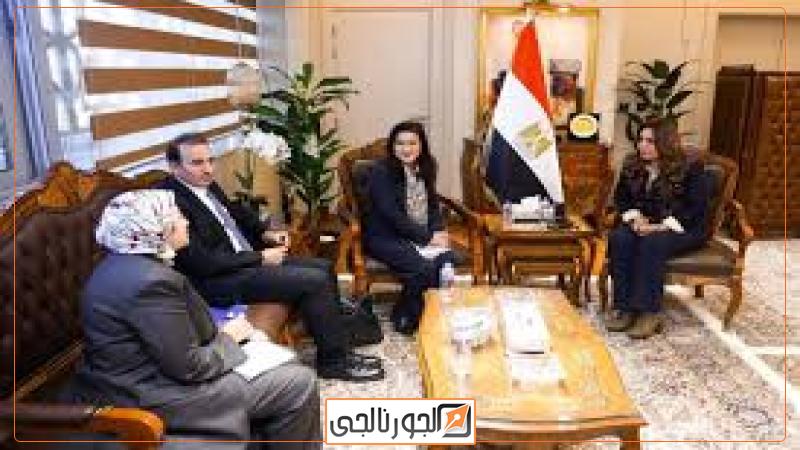 وزيرة التنمية المحلية أثناء اللقاء