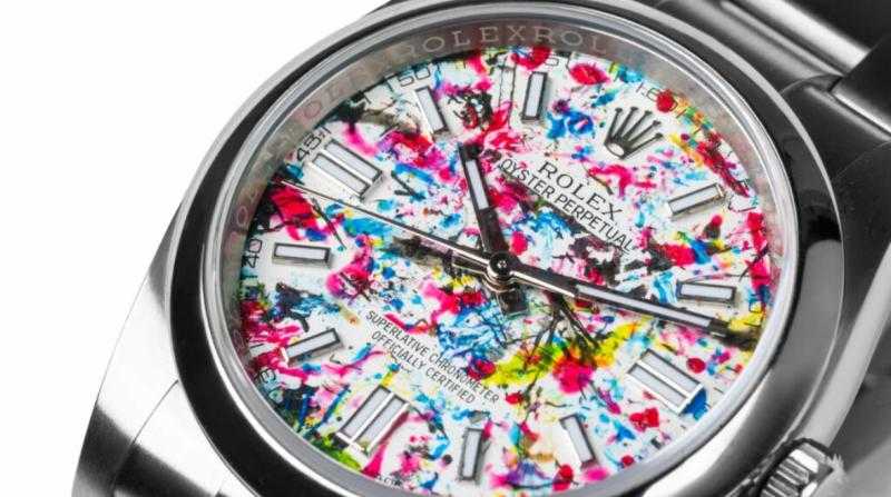 لا وقت للاشمئزاز ، الذباب المنزلي يرسم  أغرب لوحة  بمساعدة ساعة رولكس