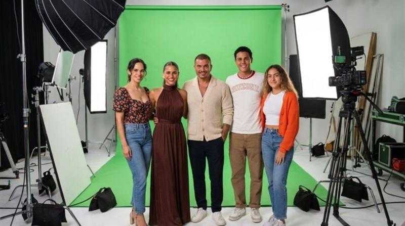 للمرة الأولى.. عمرو دياب يشارك في إعلان رمضاني مع أبنائه الأربعة