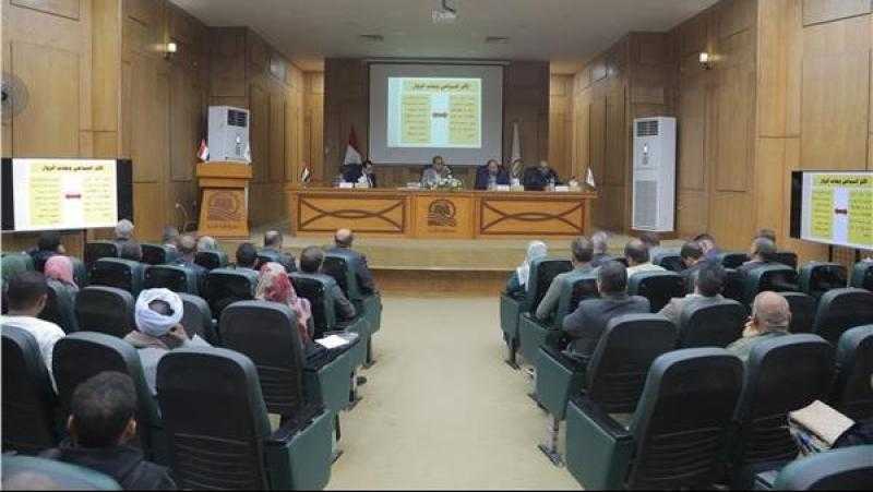 محافظ قنا ورئيس هيئة تنمية الصعيد يبحثان دعم صناعة الفخار والحرف التراثية