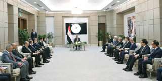 بحضور الوزراء الجُدد.. رئيس الوزراء يُكرم الوزراء السابقين