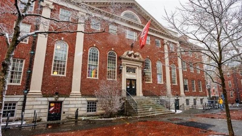 جيفري إبستين وظف ”المال الحرام” لتوجيه مسارات البحث العلمي في ”هارفارد”