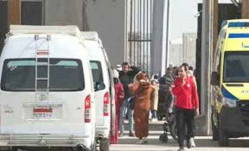 مصر تواصل استقبال وعلاج الجرحى الفلسطينيين وتسهيل عودة العائدين إلى غزة