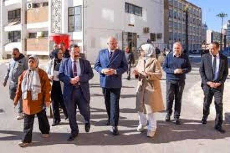 محافظ الإسكندرية يبحث توفير أماكن استراحة لمرافقي مرضى مستشفى الشاطبي