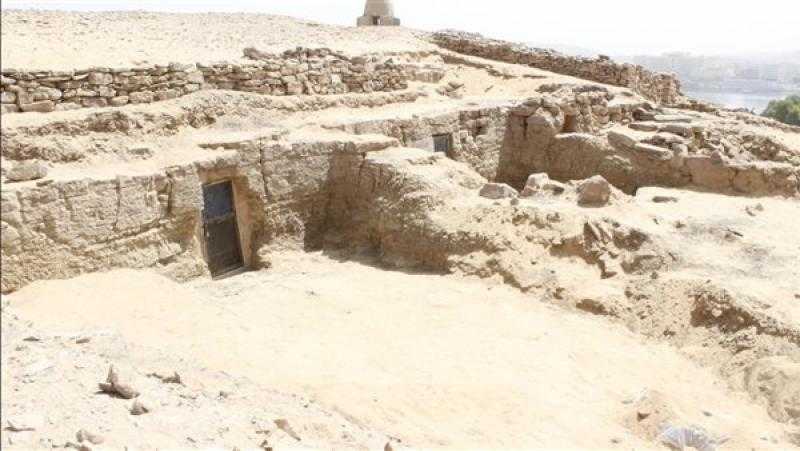 اكتشاف 3 مقابر صخرية جديدة في أسوان تعود إلى عصر الدولة القديمة