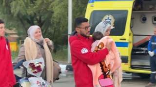 الهلال الأحمر المصري يدعم غزة بأطنان من المساعدات الإنسانية الشاملة الهلال الأحمر المصري يدعم غزة بأطنان من المساعدات الإنسانية الشاملة