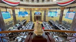 تراجع مؤشرات البورصة المصرية وخسارة 25 مليار جنيه تراجع مؤشرات البورصة المصرية وخسارة 25 مليار جنيه