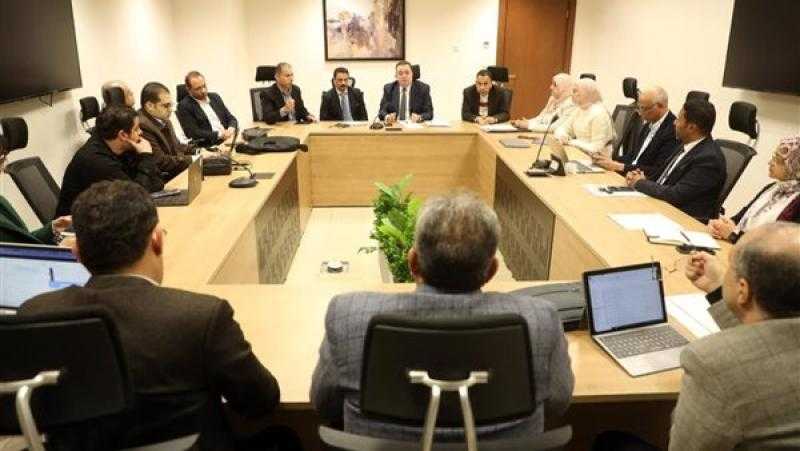 وزارة الصحة تبحث تعزيز كفاءة قواعد بيانات علاج المواطنين على نفقة الدولة