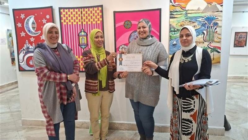 افتتاح معرض ”ليالي رمضان” بقصر ثقافة الأنفوشي يضم 80 عملاً فنياً متنوعاً