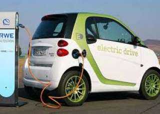 الغرف التجارية: زيادة البنزين تزيد الطلب على السيارات الكهربائية