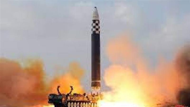 كوريا الشمالية تطلق 10 صواريخ باليستية باتجاه بحر اليابان