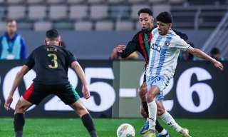 أسطورة كوت ديفوار إيمانويل إيبويه مراقبًا لمباراة بيراميدز والجيش الملكي أسطورة كوت ديفوار إيمانويل إيبويه مراقبًا لمباراة بيراميدز والجيش الملكي