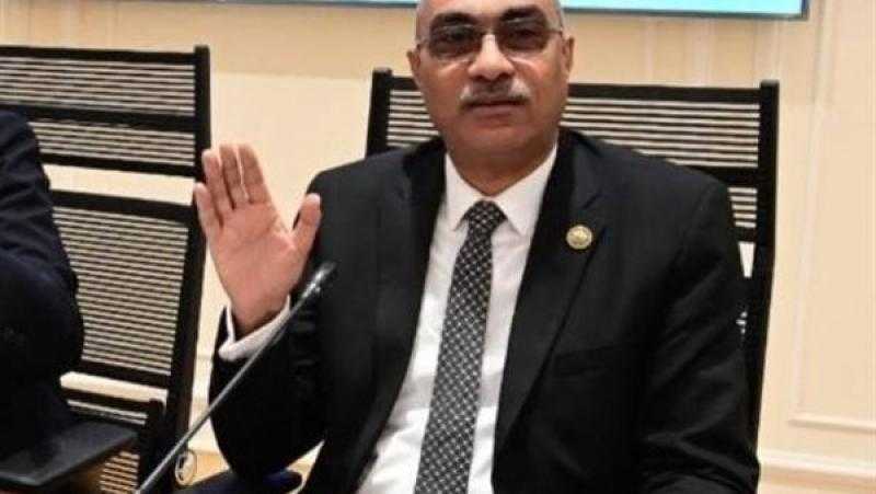 إيهاب منصور يطالب بحل أزمة الموظفين المفصولين بموجب أحكام قضائية للعودة