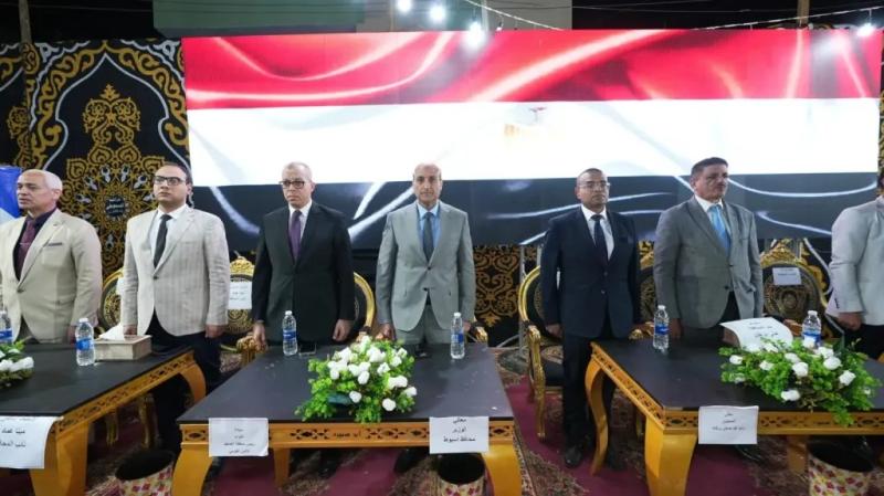 محافظ أسيوط يشهد تكريم حفظة القرآن بكوم أبو شيل بأبنوب ويؤكد: الاستثمار