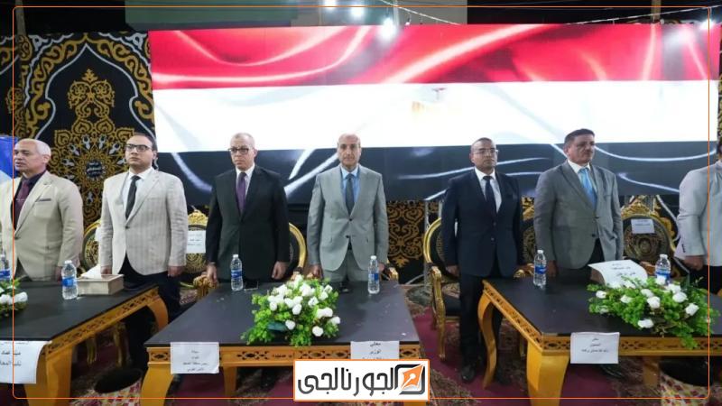 جانب من متابعه