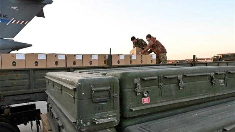 واشنطن تدرس إعادة توجيه الأسلحة الأمريكية من أوكرانيا إلى الشرق الأوسط