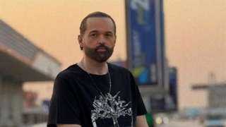 بعد ظهوره بعكاز.. تفاصيل الحالة الصحية للفنان محمد محمود عبد العزيز