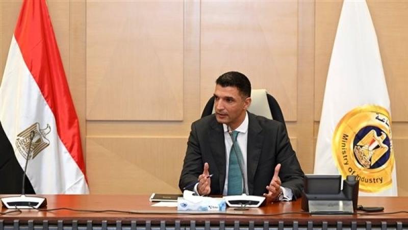 وزير الصناعة: تحديث البرنامج الوطني لتنمية صناعة السيارات بهدف إنتاج 100 ألف سيارة سنويًا