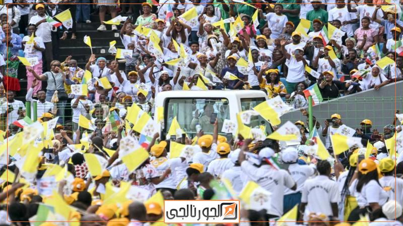 البابا لاوون الرابع عشر في ملعب مدينة مالابو (أ ف ب)