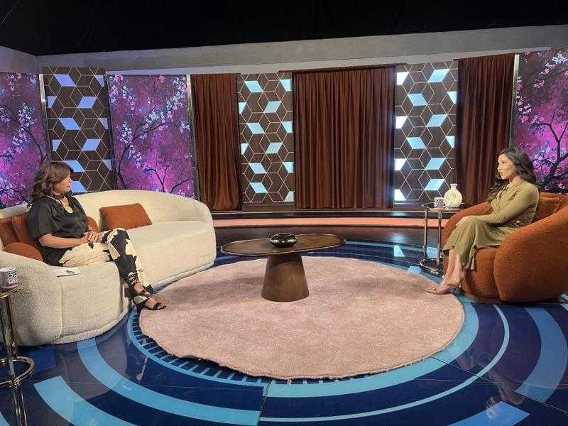 ”مداخلة تبكي أميرة العايدي على الهواء.. نجلها: إنتِ مصدر قوتنا وحياتنا