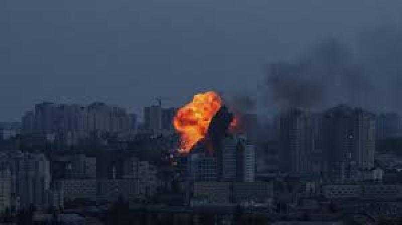 هجوم روسي واسع على أوكرانيا والشظايا تلحق أضرارا في رومانيا