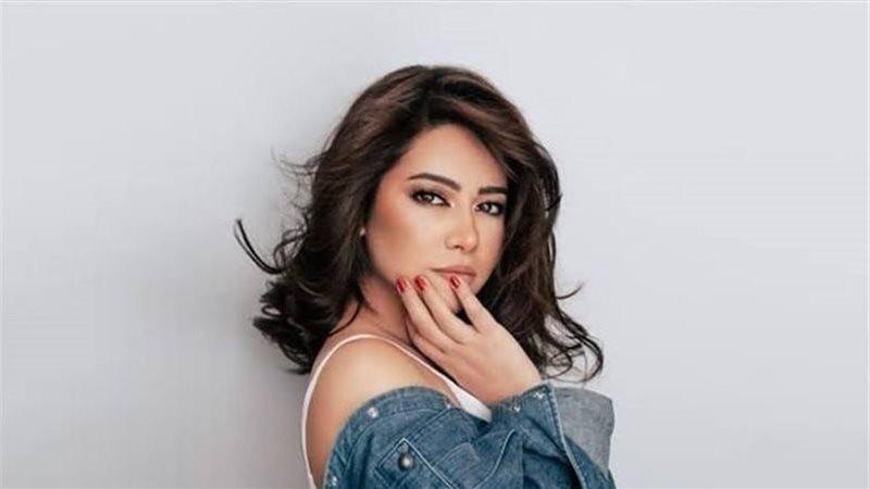 في أقل من أسبوع، شيرين تتخطى 2 مليون مشاهدة بـ”الحضن شوك”
