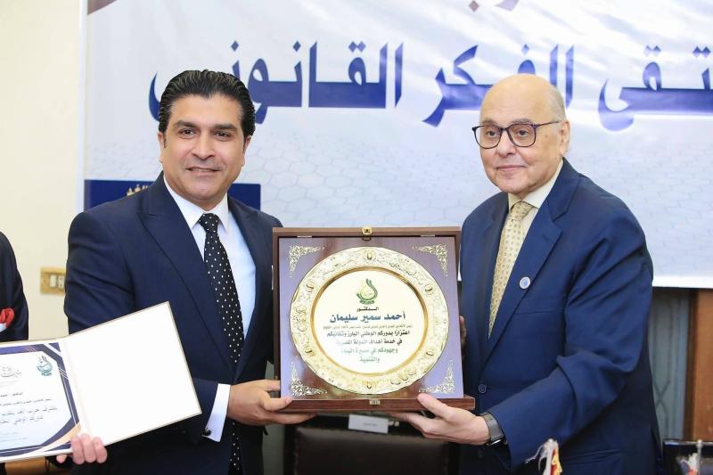 المهندس موسى مصطفى موسي رئيس حزب الغد يُكرم رئيس الإتحاد المصري للميني فوتبول أحمد سمير بحضور قامات وشخصيات وطنية